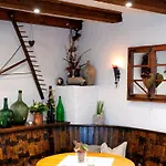 Guest house Wein- Und Gaestehaus M. Bai
