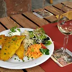 Wein- Und Gaestehaus M. Bai 3* 메세니흐
