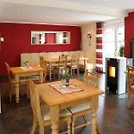 Wein- Und Gaestehaus M. Bai 메세니흐