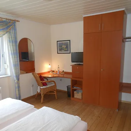 Wein- Und Gaestehaus M. Bai Мезених