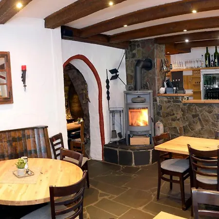 Gasthuis Wein- Und Gaestehaus M. Bai Mesenich