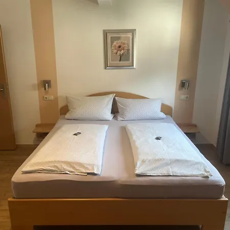Wein- Und Gaestehaus M. Bai 3*