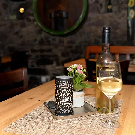 Wein- Und Gaestehaus M. Bai Mesenich