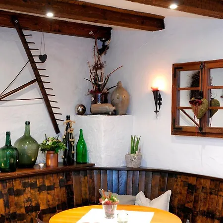 Pensjonat Wein- Und Gaestehaus M. Bai
